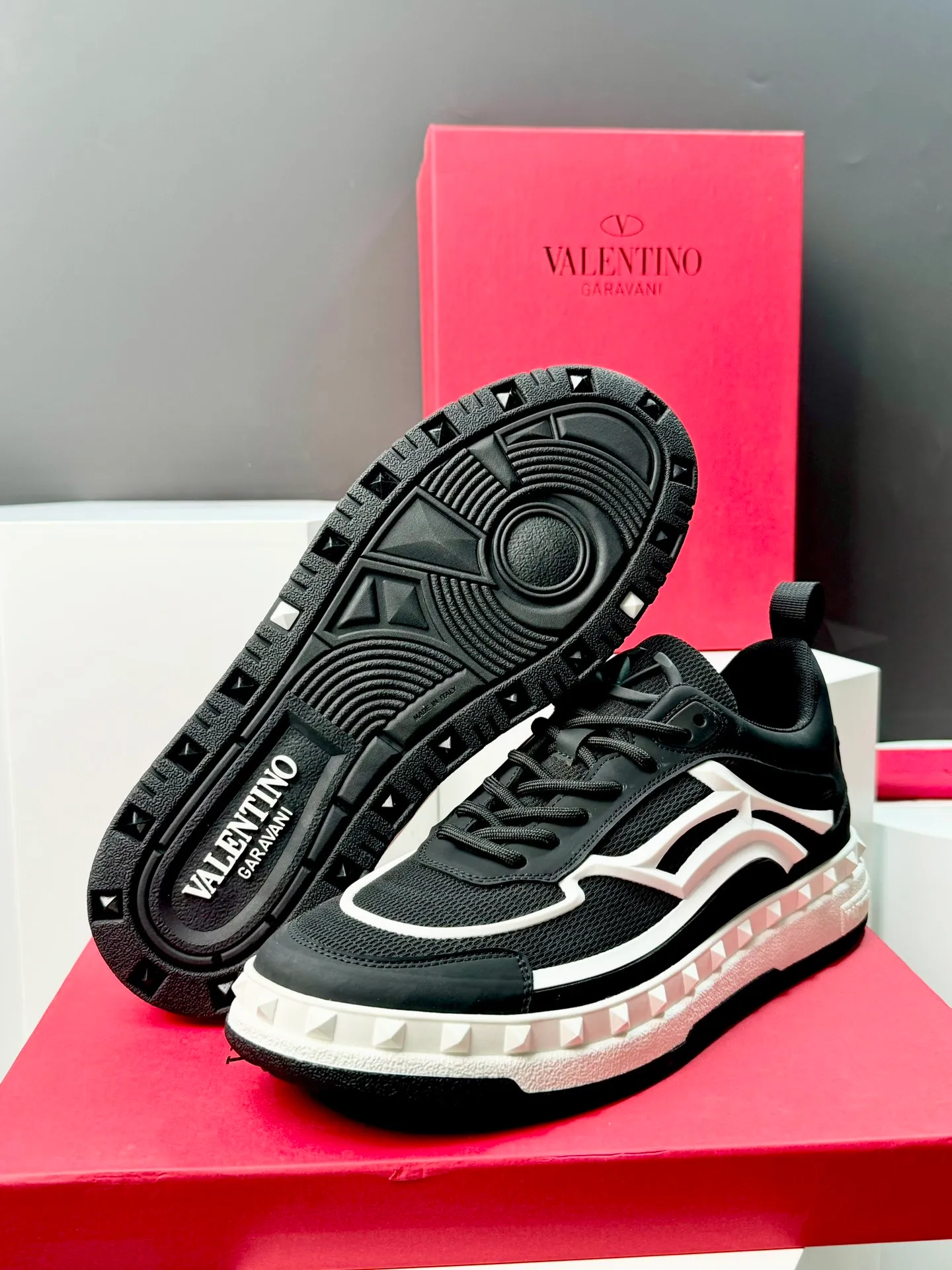 Men's shoes 💰440 Valentino "VALENTINO" hot sale ❤️ Counters ship at the same time 1:1 👏 Imported cowhide + mesh lining 🐂 Couple's casual fashion sneakers, exquisite workmanship, original original outsole 38-44 (45 customized, non-refundable)